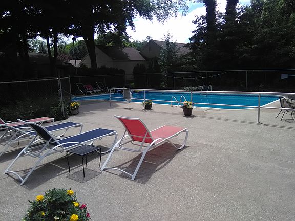 5th image of 842 Brook Village Ct