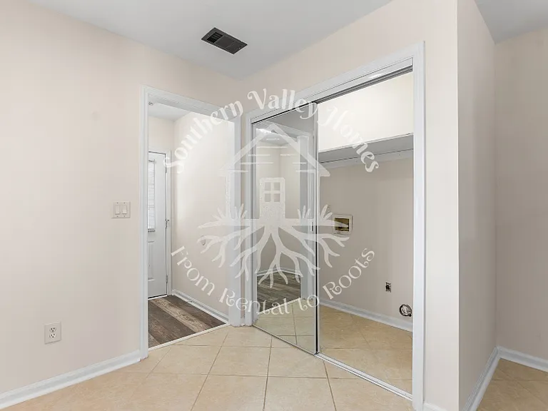 102 Duxbury Ct — Photo 27