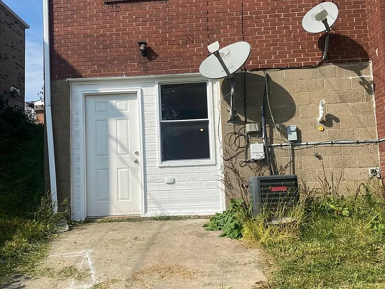 13 Franklin Ave — Photo 17