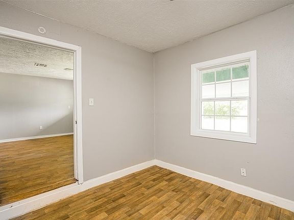 4th image of 6015 Beekman Rd
