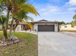 818 Southern Pine Ln, Sarasota, FL 34243