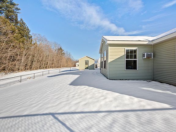 4th image of 19 Fieldstone Drive #19