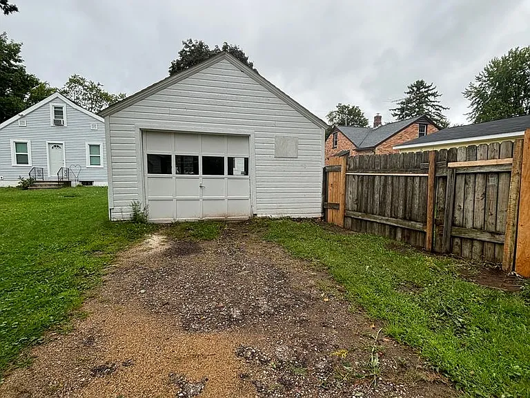 132 McKinley Ave — Photo 6