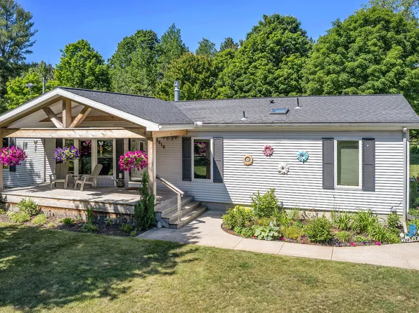 2610 Gonder Rd, Interlochen, MI 49643