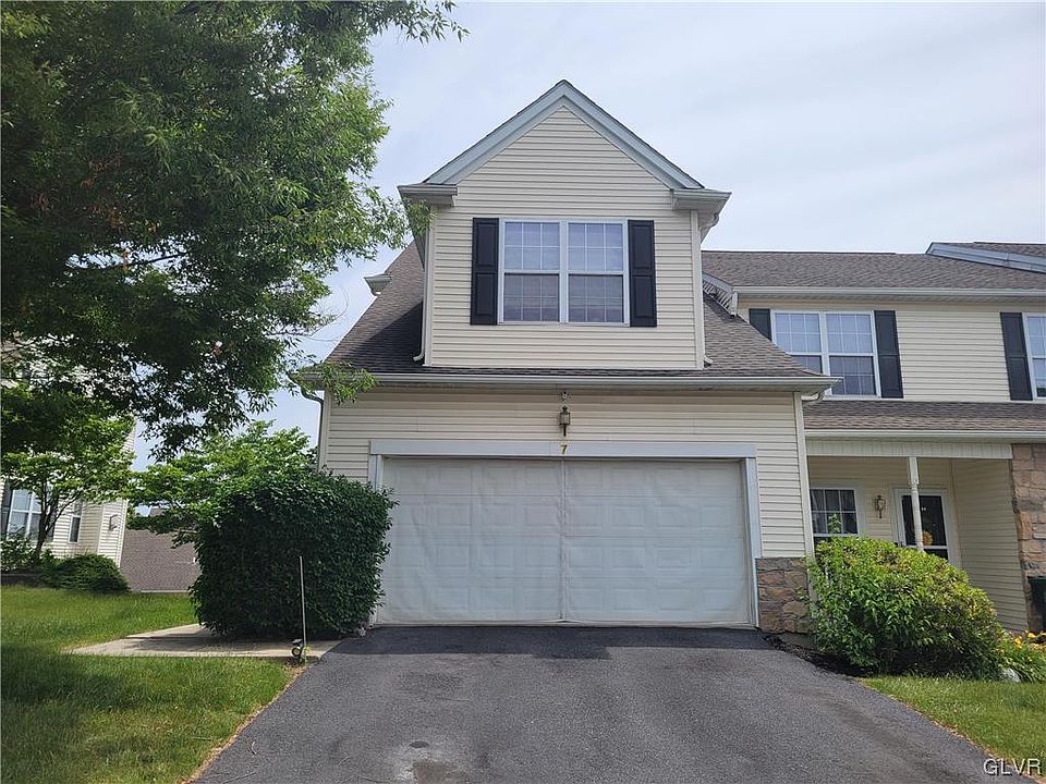 1st image of 7 Cobblestone Dr