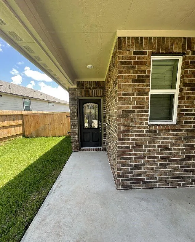 3 bed, 2.0 bath, 1467 sqft, $1,950 — Photo 2