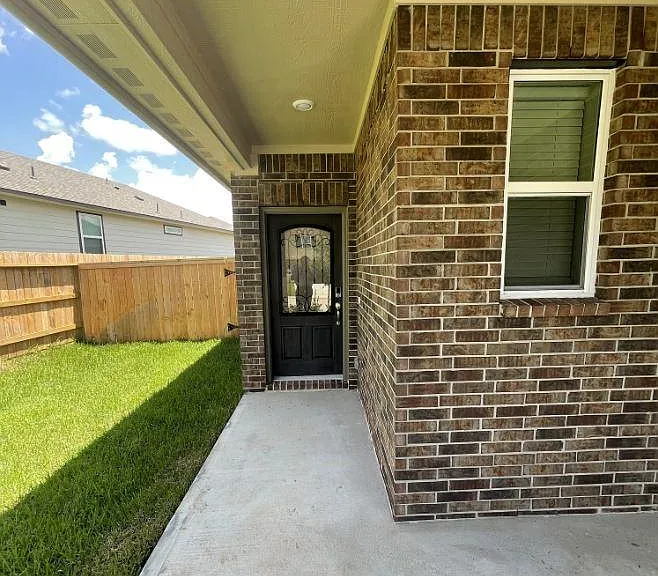 7052 Silverleaf Oak St — Photo 2