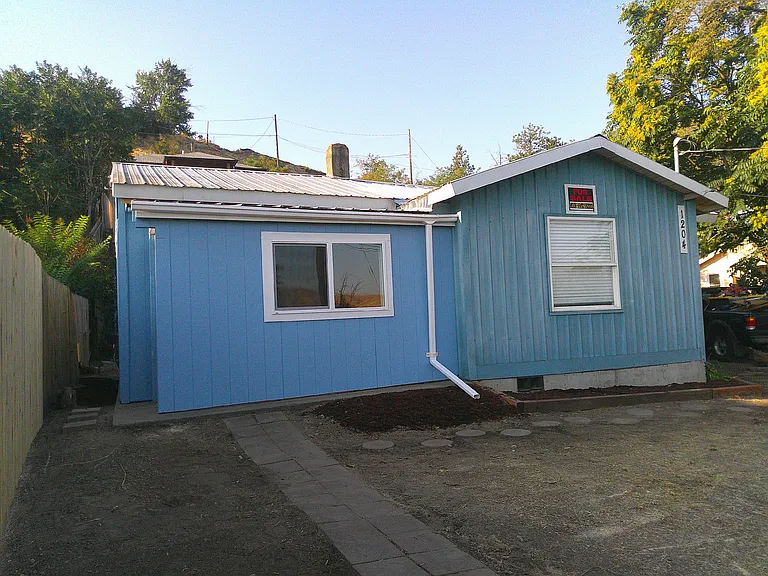 1204 SE Frazer Pl — Photo 2