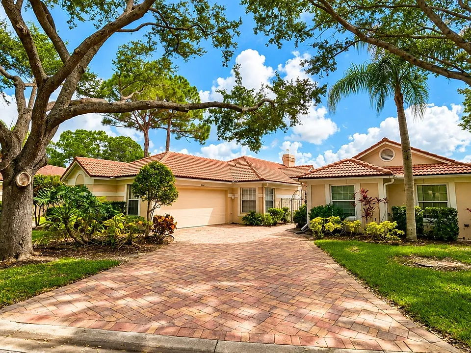 4096 Lyndhurst Ct