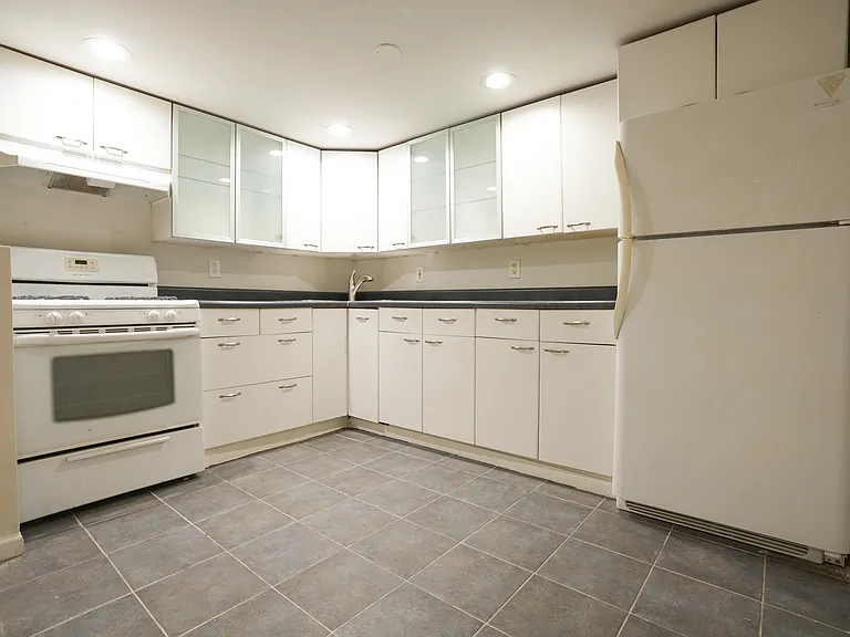 1537 W Haddon Ave #G — Photo 5