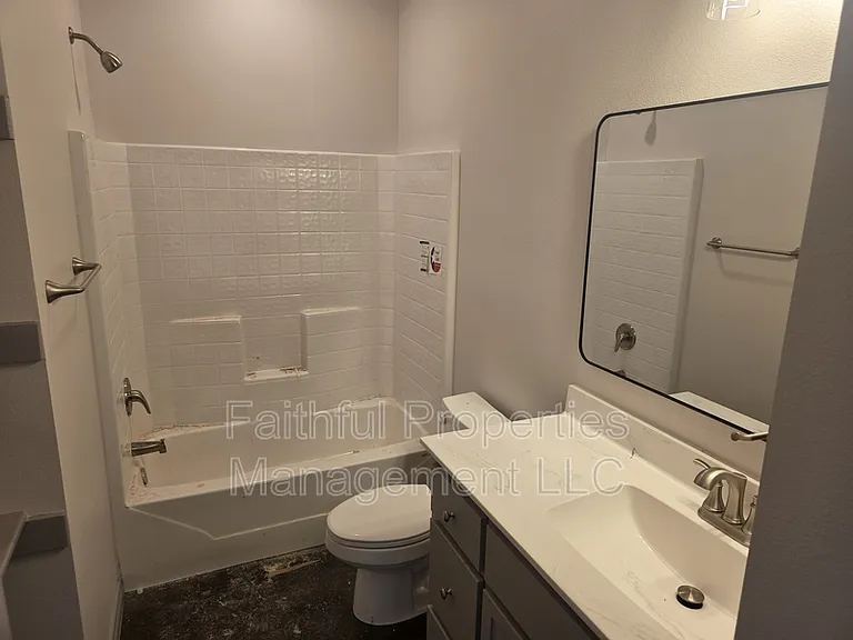 405 N Logan Ln #A — Photo 4