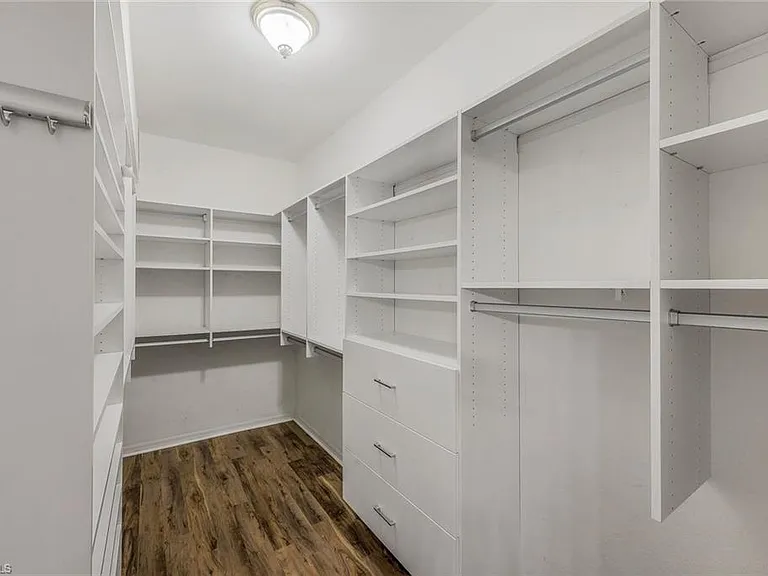 18025 Greenwood Dr — Photo 18