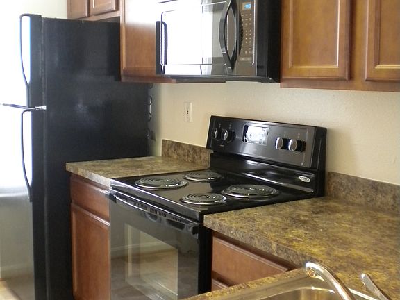 5th image of 45763 Nicholas Ct