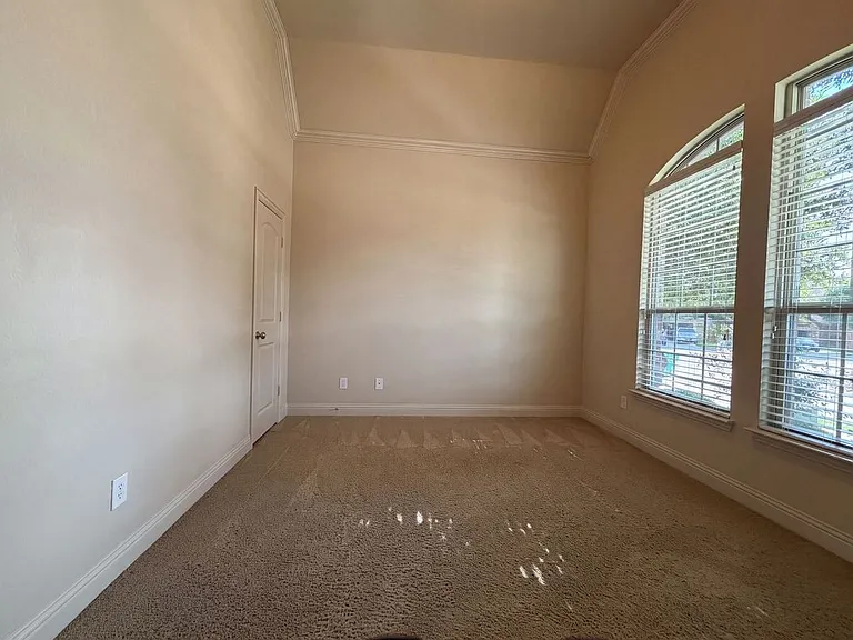 3005 S College Ave — Photo 11