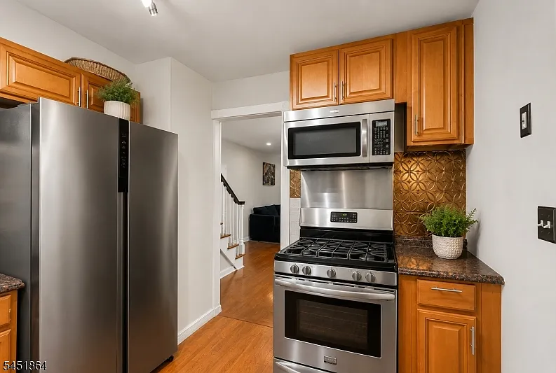 4 bed, 2.0 bath, 1425 sqft, $3,875 — Photo 3