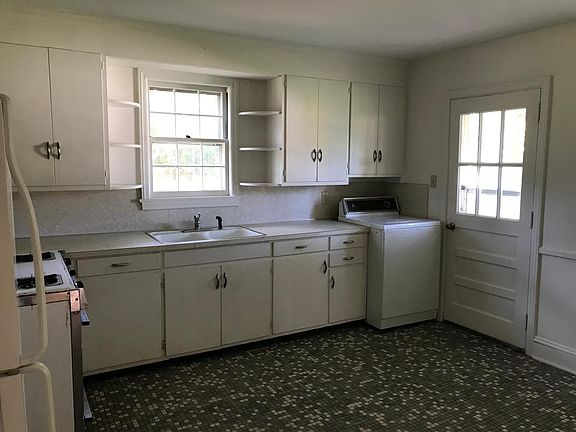 3rd image of 43 Henry St