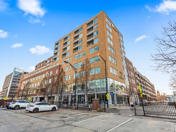 301 N Neil St APT 904, Champaign, IL 61820