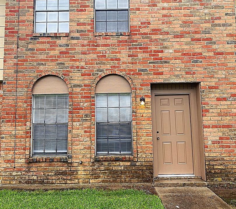1st image of 2700 N 16th St APT 26