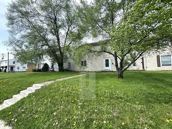 1079 S James Rd — Photo 4