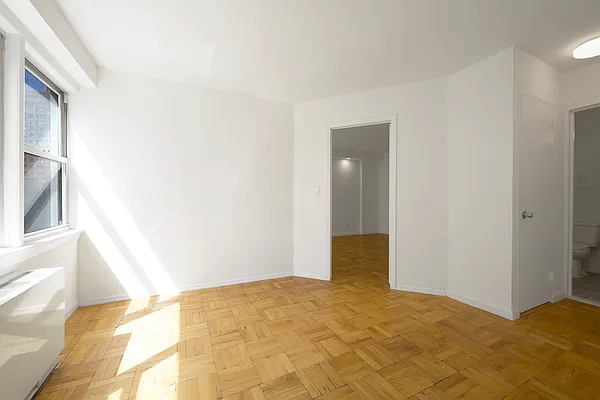 Rented by Buchbinder & Warren | media 8