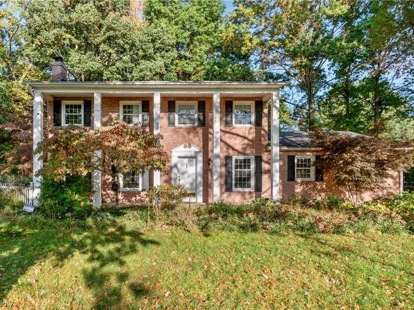 2925 Pine Lake Rd, Uniontown, OH 44685