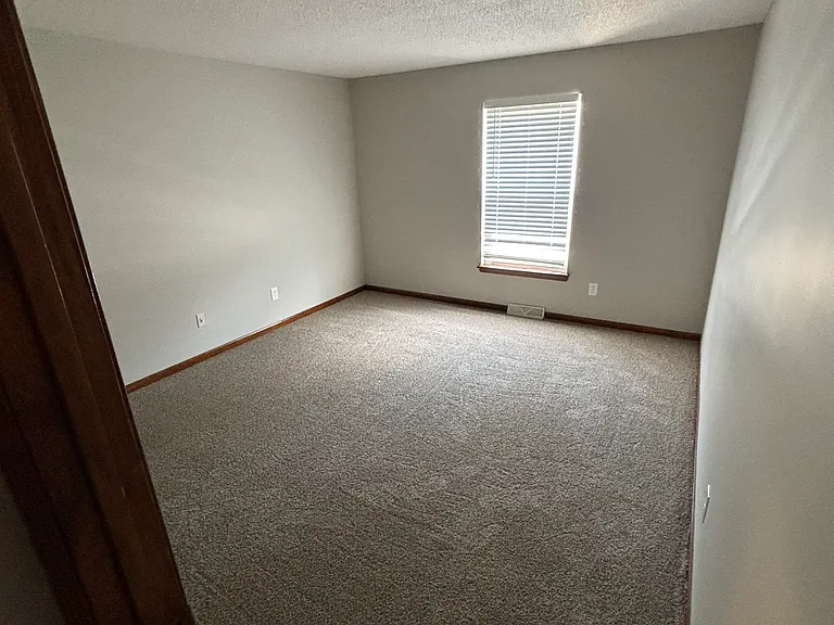 917 N Sunset Dr — Photo 16