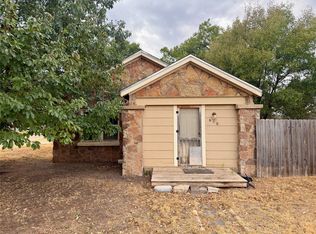 610 8th St, Stamford, TX 79525