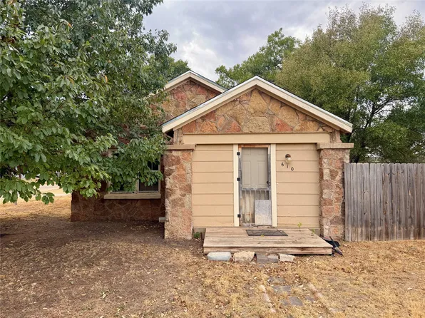 610 8th St, Stamford, TX 79525