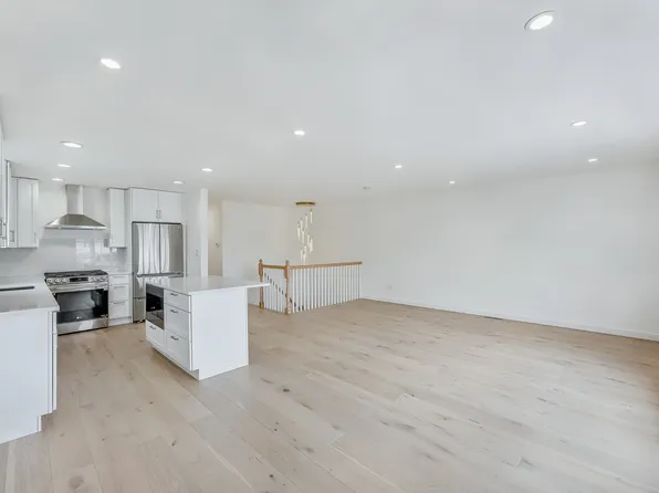 4330 Manhattan Avenue image 22 of 31