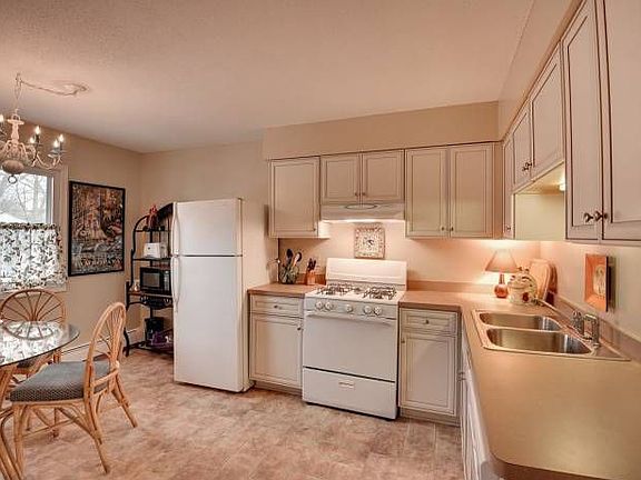 Kitchen/Dining of 2 bdrm