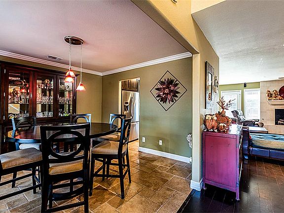 3rd image of 6 Williamsburg Cir