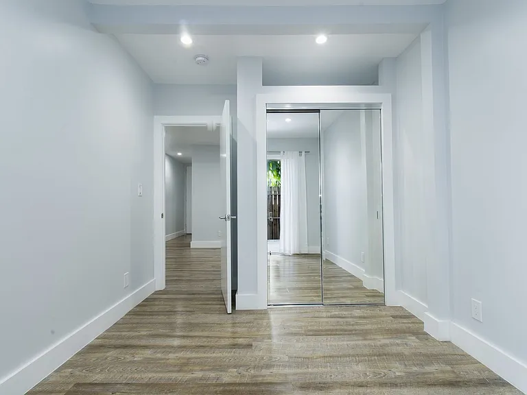 1636 N Fuller Ave — Photo 7