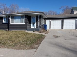 312 N 10th St, Denison, IA 51442