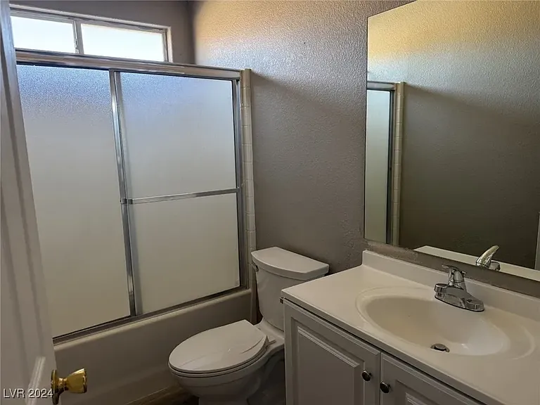 1940 Haiwee St #C — Photo 11
