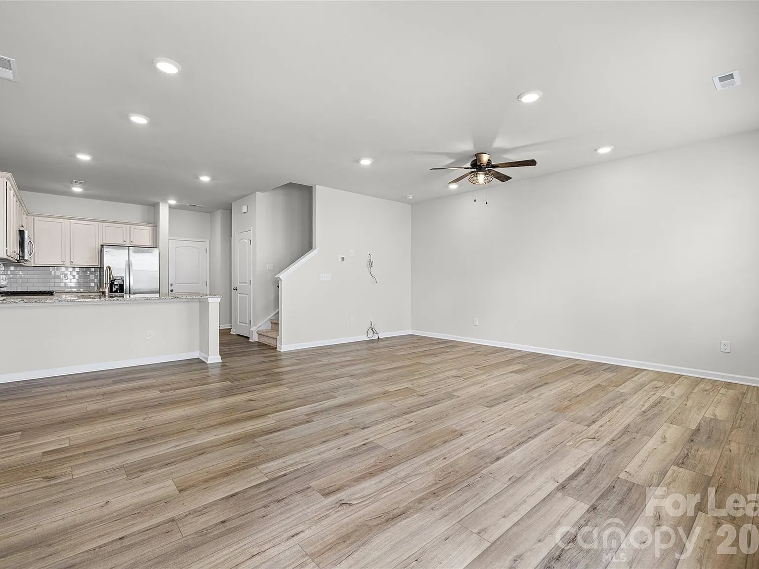 3 bed, 2.5 bath, 1762 sqft, $2,200 — Photo 3