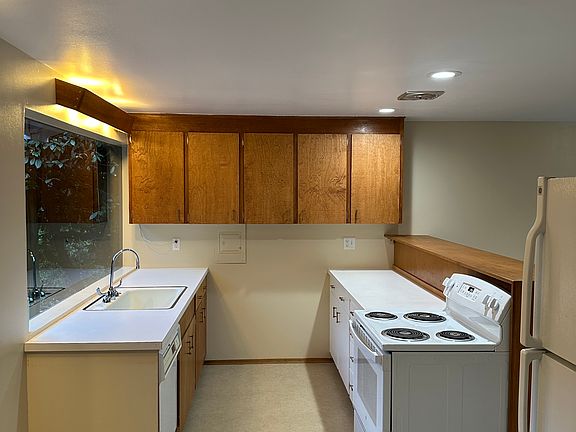 2nd image of 16223 NE 28th St #1