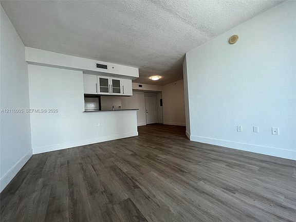 5th image of 275 NE 18th St APT 1101