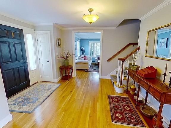2nd image of 3 Briarwood Ln