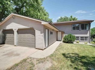 316 N Needles Dr, Brandon, SD 57005