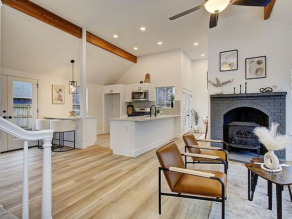 4th image of 8405 NE Starflower Ct