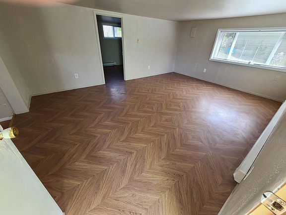 3rd image of 912 S Race St Space 2