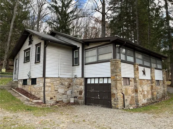 141 W Laurel Dr, Markleton, PA 15551