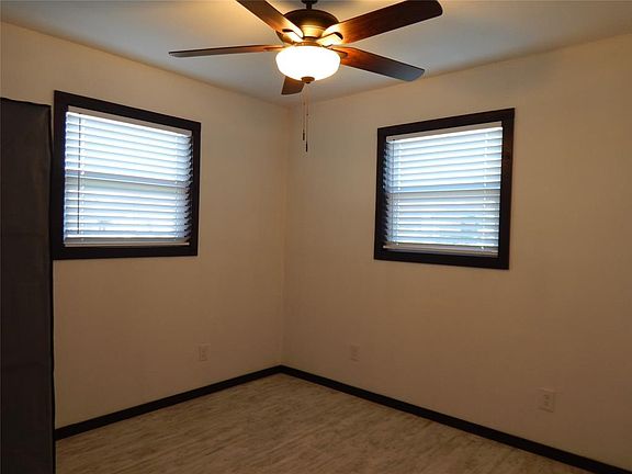 4th image of 400 Lewald Ln