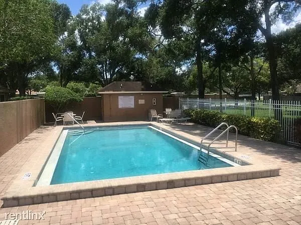 10101 Lake Oak Cir — Photo 16