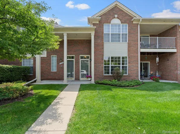 1780 Flagstone Cir, Rochester, MI 48307