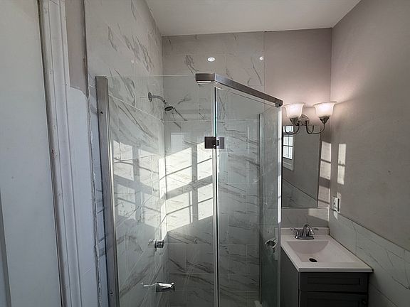 5th image of 12 Stoneland Rd