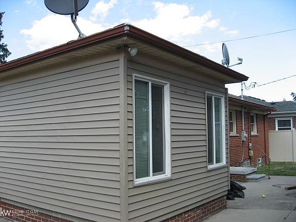 3rd image of 11158 Lillian Ave