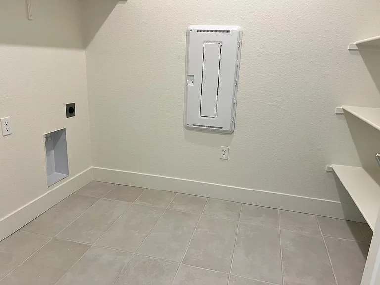 3357 Adirondack St — Photo 34