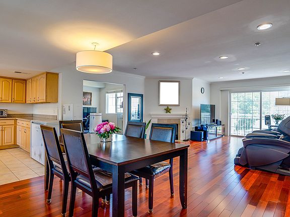 5th image of 530 W Stocker St Unit 301