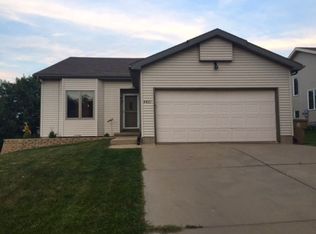 4421 Prairieview Dr, Madison, WI 53704